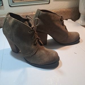 NEW Malt Color STEVE MADDEN SUEDE SZ 9MED Lace-Up BEAUTIES! 3-inch Heel